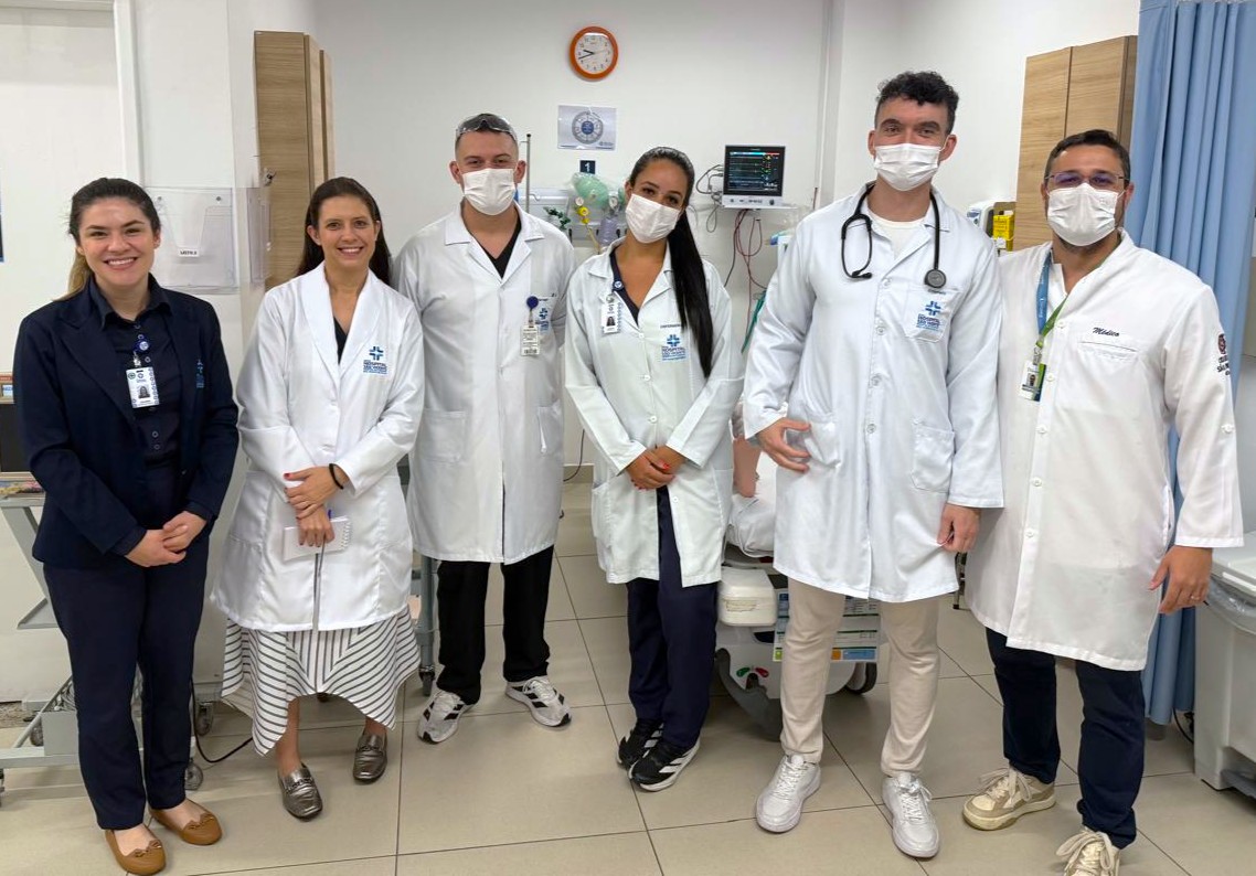 O treinamento mantém a equipe atualizada sobre os procedimentos e preparada para situações reais