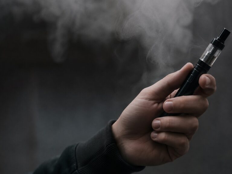 Popularidade do cigarro eletrônico preocupa especialistas em saúde (Imagem gerada por IA)