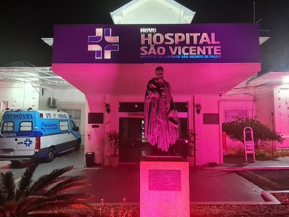 HSV ilumina fachada em apoio à campanha Outubro Rosa