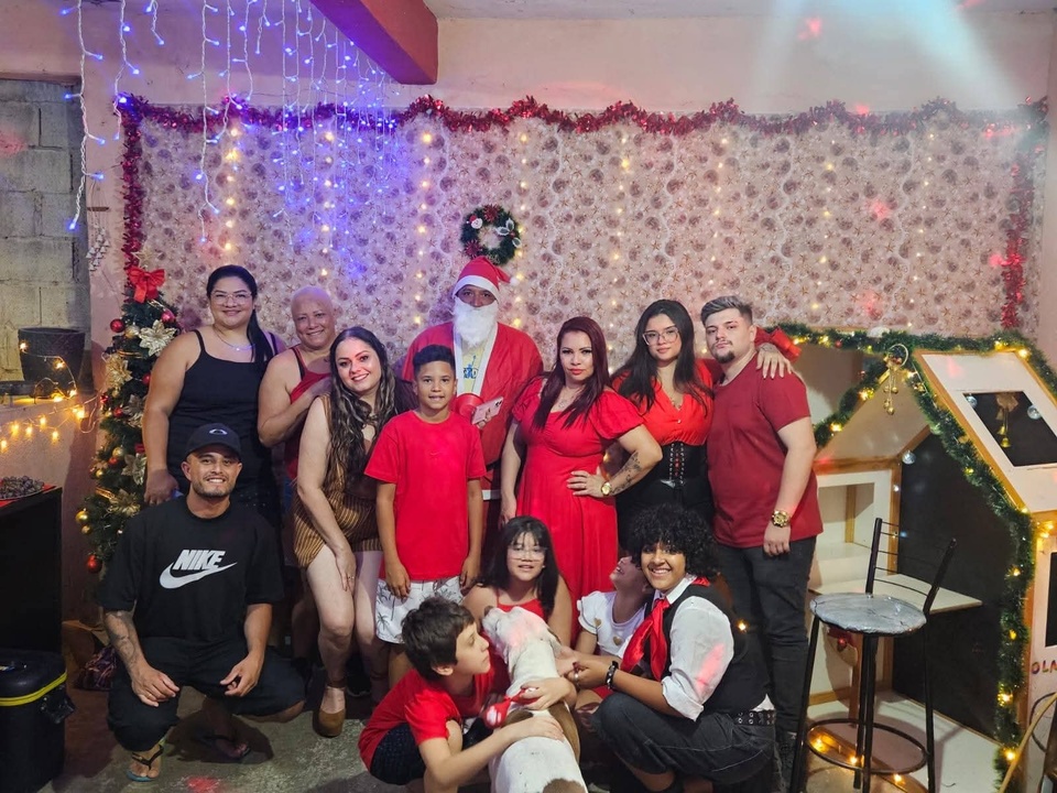 Adriana com a família reunida: apoio essencial durante todas as fases do tratamento